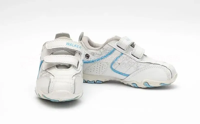 球速体育app登录入口同程**全牛皮运动鞋：提升你的运动体验，引领时尚风
潮**