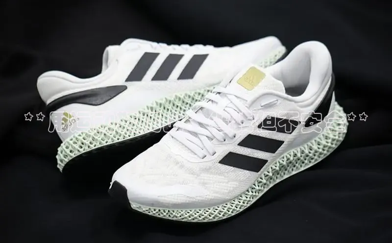 球速体育app官方下载网易**用运动鞋爬山：省钱但不安全**