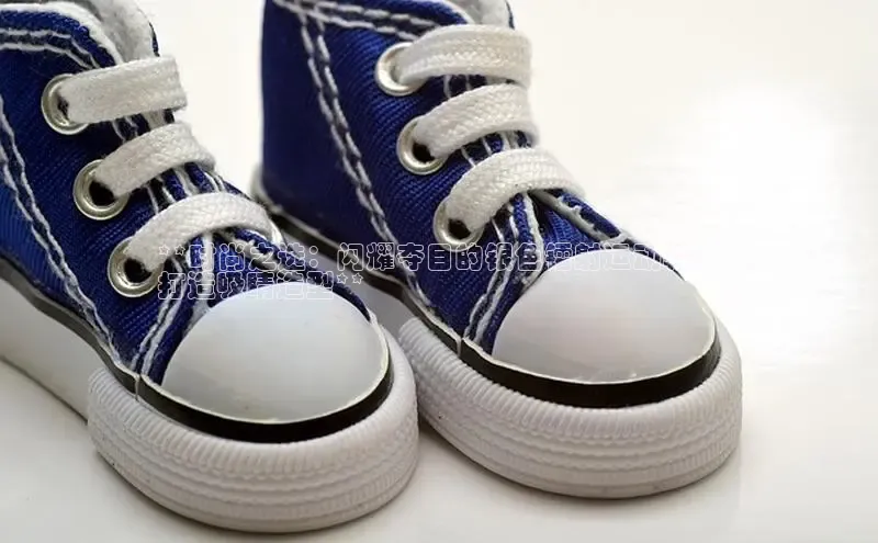 球速体育官方入口百度智能云**时尚之选：闪耀夺目的银色镭射运动鞋，
打造吸睛造型**